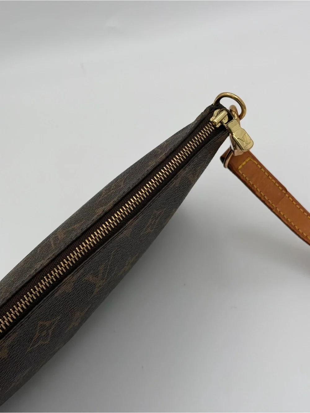 Louis Vuitton Monogram pochette GM with Louis Vuitton strap 😍